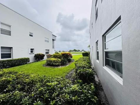 293 Flanders G Delray Beach FL 33484