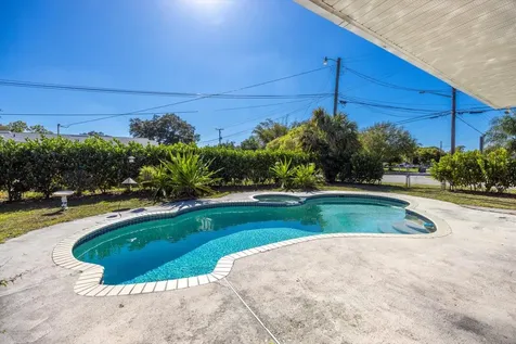 907 Antigua Avenue Fort Pierce FL 34982