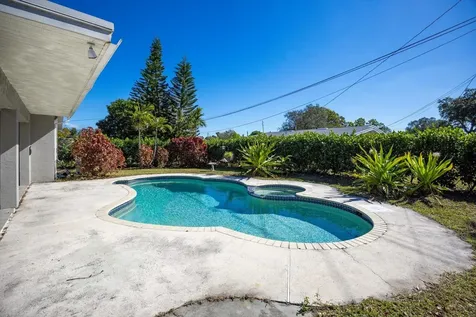 907 Antigua Avenue Fort Pierce FL 34982