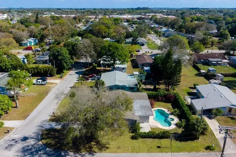 907 Antigua Avenue Fort Pierce FL 34982