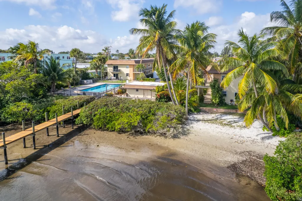 720 N Dixie Highway Lantana FL 33462