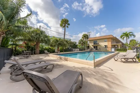 720 N Dixie Highway Lantana FL 33462