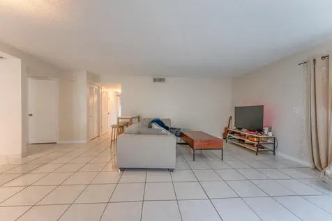 720 N Dixie Highway Lantana FL 33462