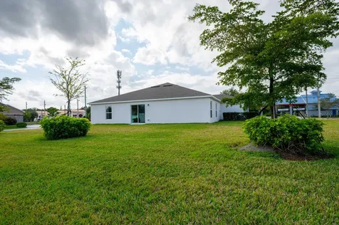 573 Sw Bayshore Boulevard Port Saint Lucie FL 34984