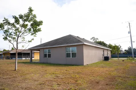 789 Sw Tulip Boulevard Port Saint Lucie FL 34983