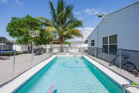 2578 Kentucky Street West Palm Beach FL 33406