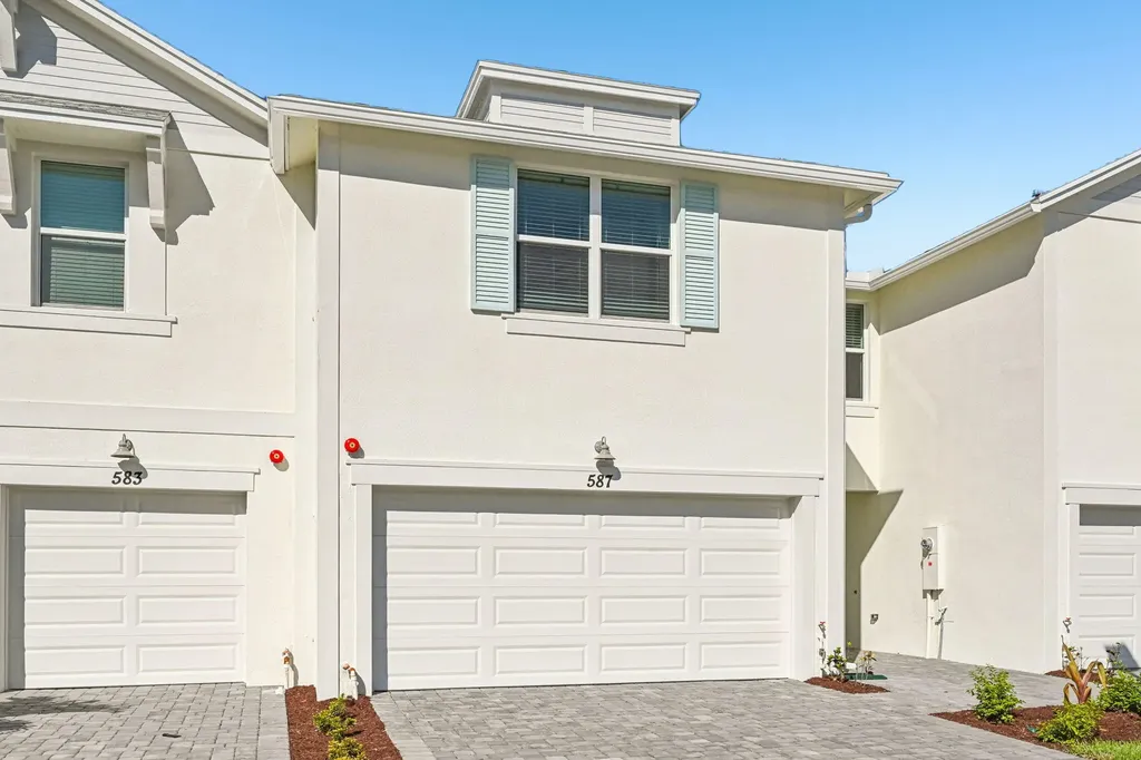 587 Salisbury Circle Fort Pierce FL 34982