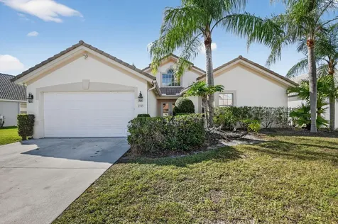 2725 Pointe Circle Greenacres FL 33413