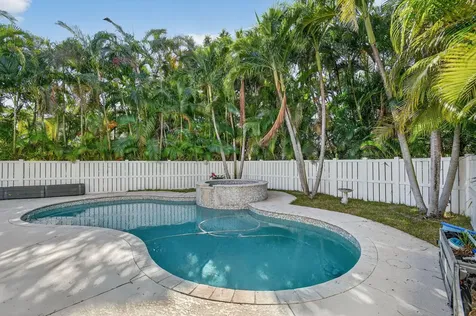 2725 Pointe Circle Greenacres FL 33413