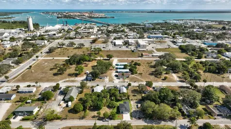 706 Dundas Court Fort Pierce FL 34950