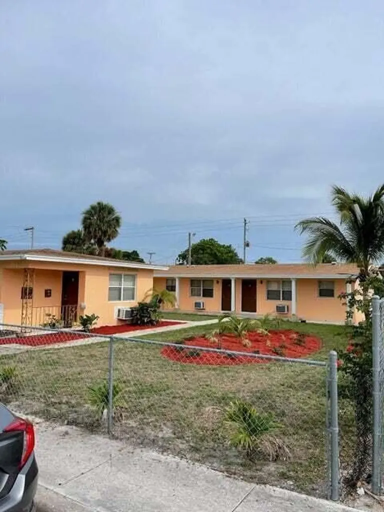 1564 W 28th Street Riviera Beach FL 33404