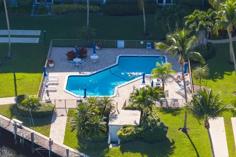 390 N Federal Highway Deerfield Beach FL 33441