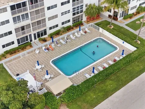 3221 Ne 8th Street Pompano Beach FL 33062
