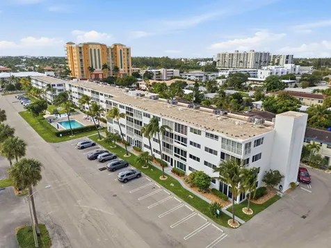 3221 Ne 8th Street Pompano Beach FL 33062