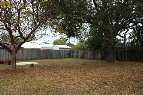 2533 Se Grand Drive Port Saint Lucie FL 34952