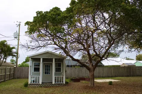 2533 Se Grand Drive Port Saint Lucie FL 34952