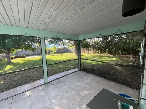 2533 Se Grand Drive Port Saint Lucie FL 34952