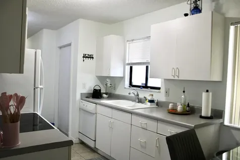 2533 Se Grand Drive Port Saint Lucie FL 34952