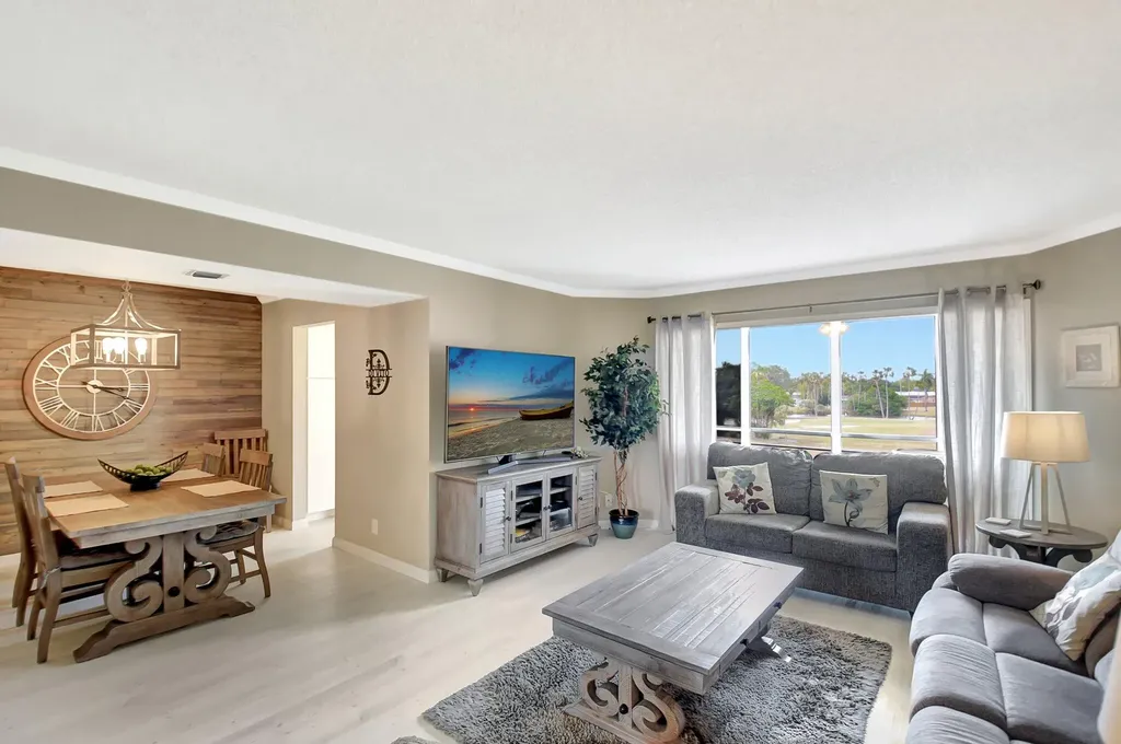 3951 Via Poinciana Lake Worth FL 33467
