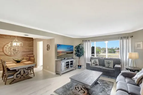 3951 Via Poinciana Lake Worth FL 33467