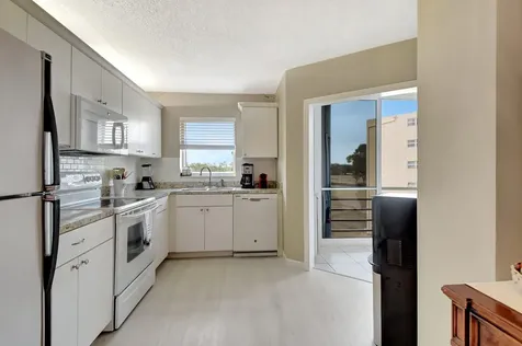3951 Via Poinciana Lake Worth FL 33467