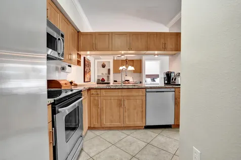 6426 Emerald Dunes 304 Drive West Palm Beach FL 33411