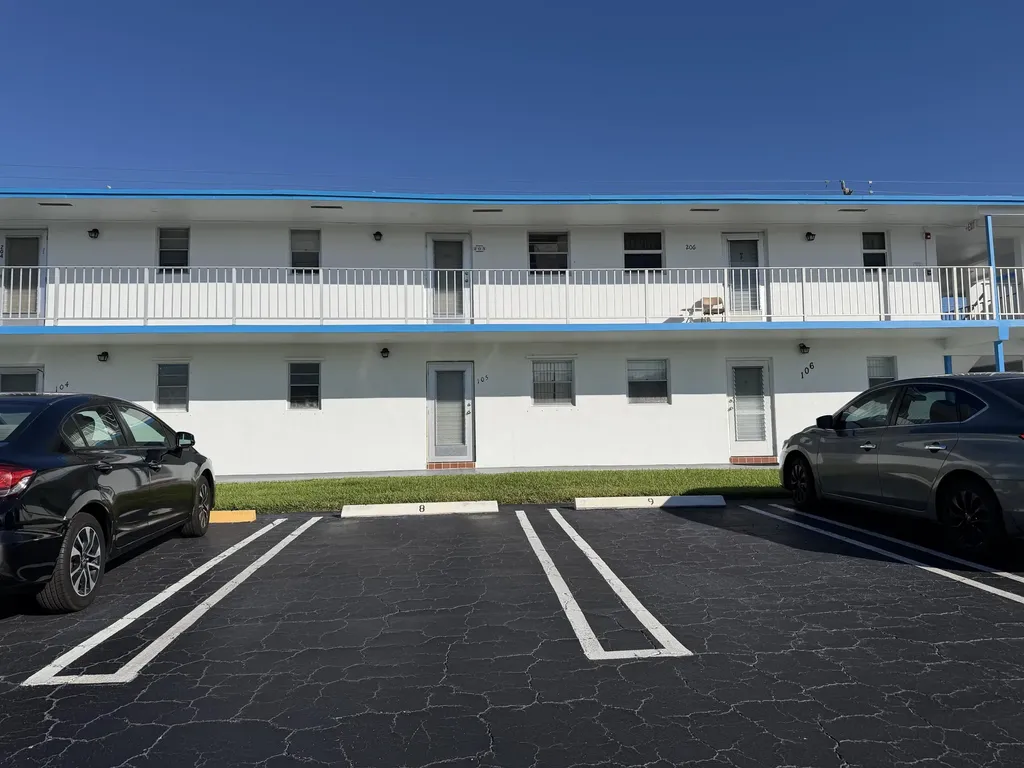1113 Lake Terrace Boynton Beach FL 33426