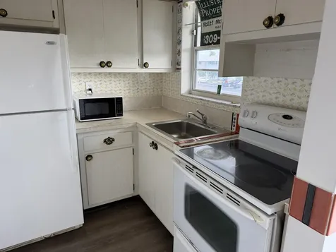 1113 Lake Terrace Boynton Beach FL 33426