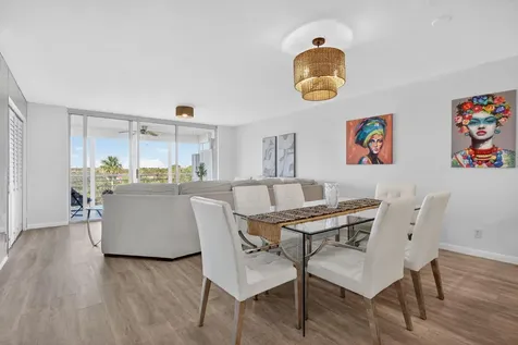 3960 Oaks Clubhouse Drive Pompano Beach FL 33069