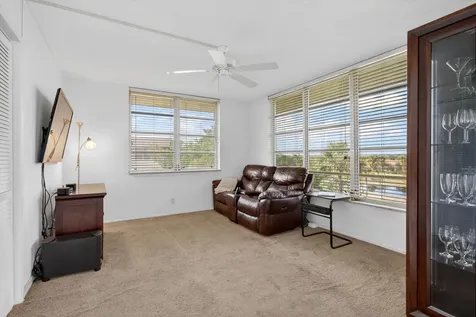3960 Oaks Clubhouse Drive Pompano Beach FL 33069