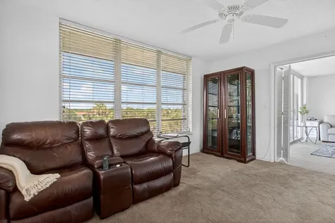 3960 Oaks Clubhouse Drive Pompano Beach FL 33069