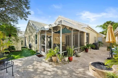 11 Dorchester Circle Palm Beach Gardens FL 33418