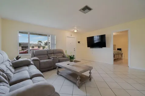 750 Se Academy Lane Port Saint Lucie FL 34984