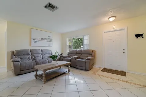 750 Se Academy Lane Port Saint Lucie FL 34984
