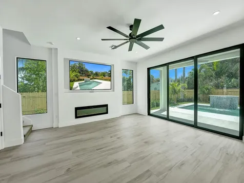 130 E Hart Street Lantana FL 33462