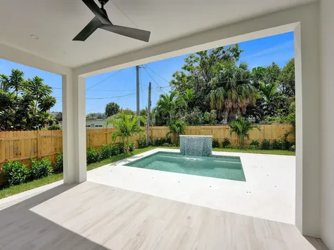 130 E Hart Street Lantana FL 33462