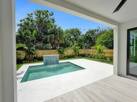 130 E Hart Street Lantana FL 33462