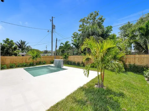 130 E Hart Street Lantana FL 33462