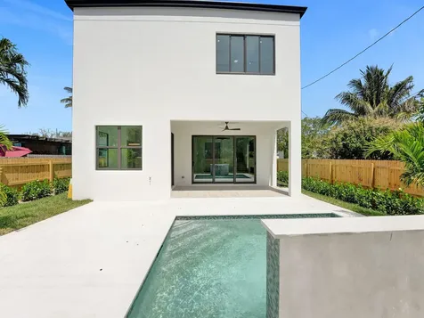 130 E Hart Street Lantana FL 33462