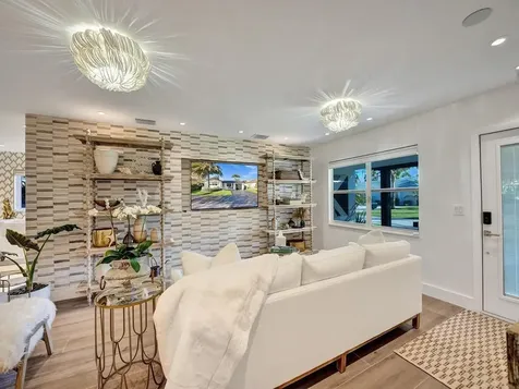 913 S Lakeside Place Lantana FL 33462