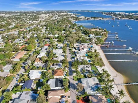 913 S Lakeside Place Lantana FL 33462