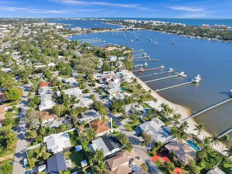 913 S Lakeside Place Lantana FL 33462