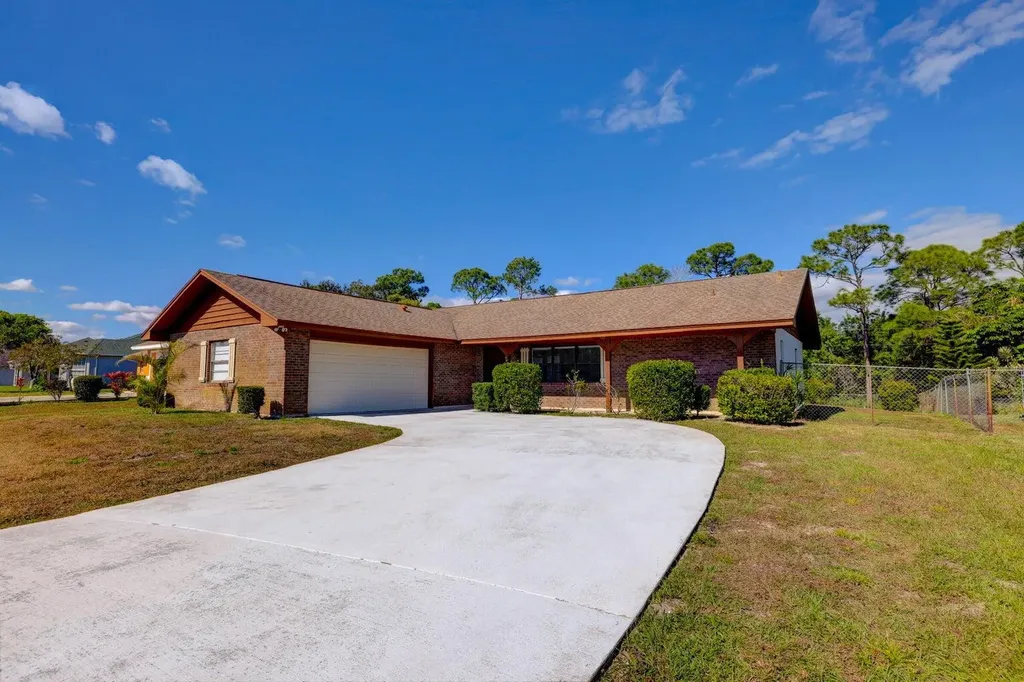 543 SE Greenway Terrace Port Saint Lucie FL 34983