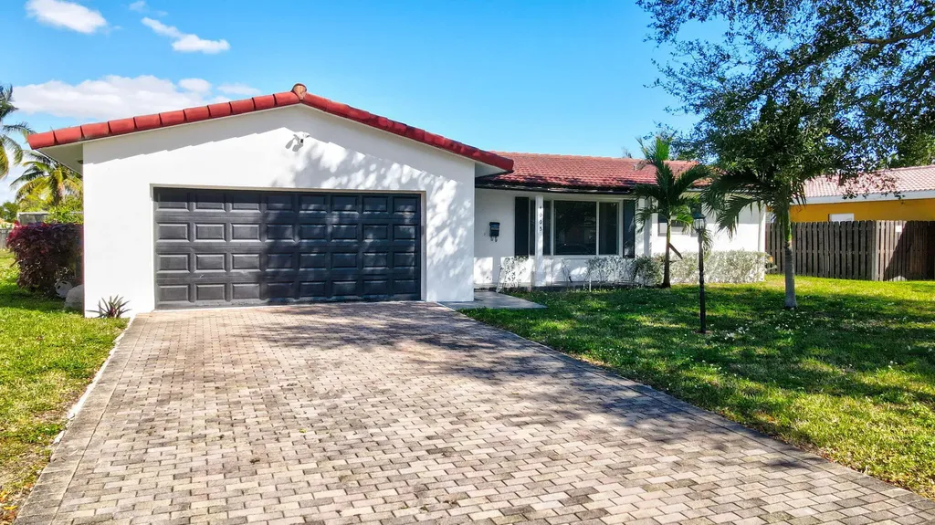 4005 Nw 76th Avenue Coral Springs FL 33065
