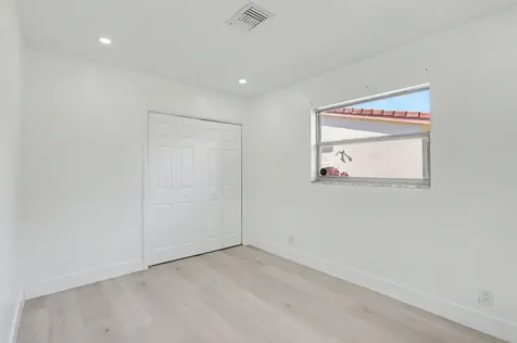 4005 Nw 76th Avenue Coral Springs FL 33065