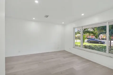 4005 Nw 76th Avenue Coral Springs FL 33065