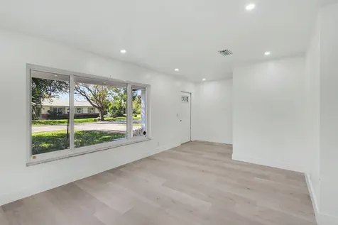 4005 Nw 76th Avenue Coral Springs FL 33065