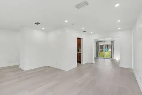 4005 Nw 76th Avenue Coral Springs FL 33065