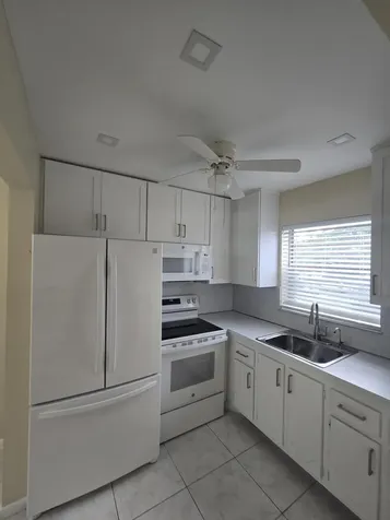 17 Cambridge A West Palm Beach FL 33417