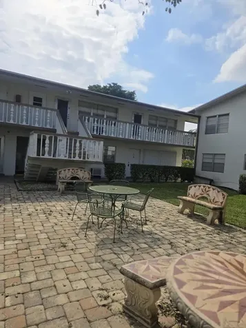 17 Cambridge A West Palm Beach FL 33417